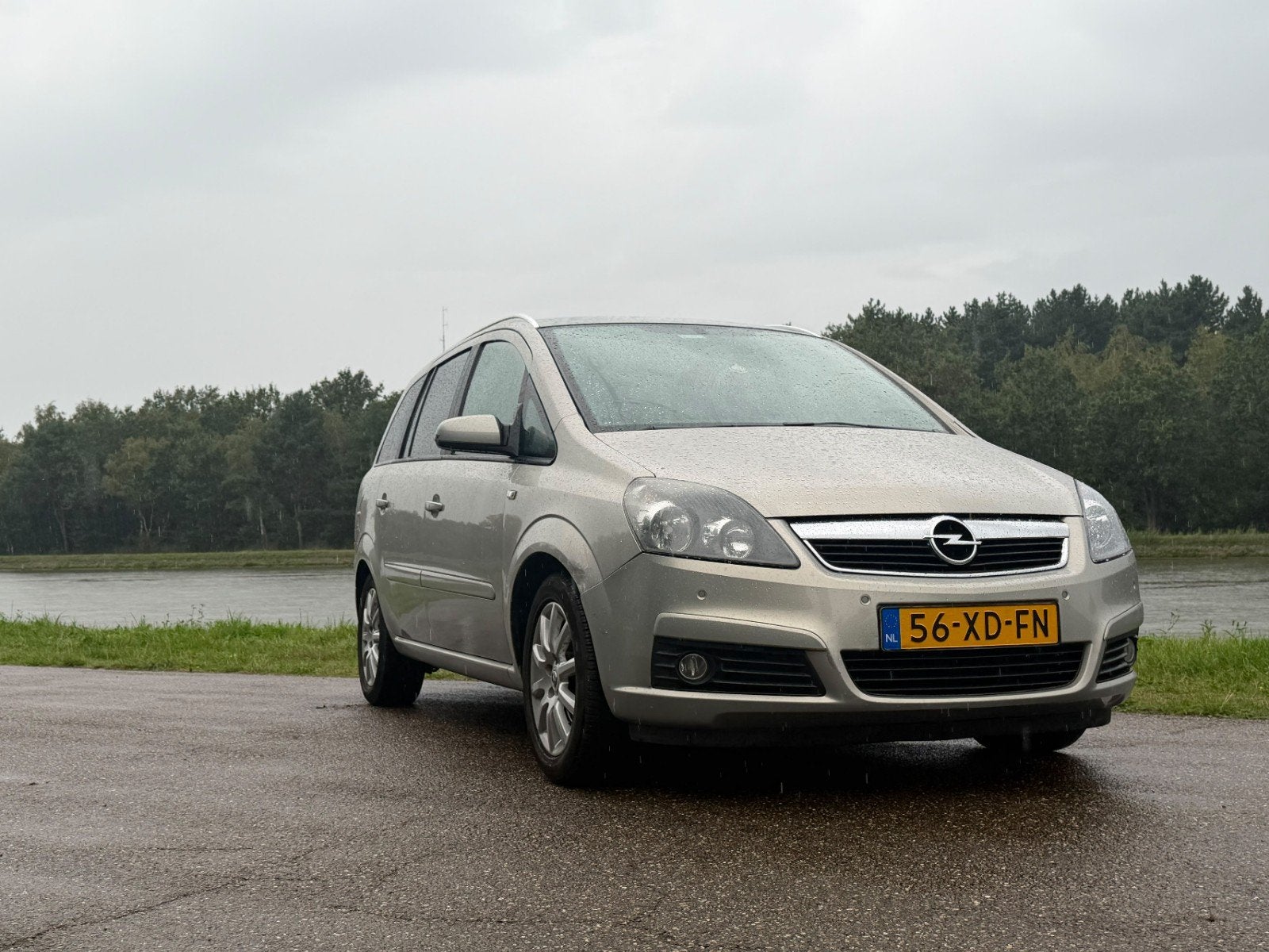 Opel Zafira 1.6 16V Euro4 2007 Grijs, Auto's, Voorwielaandrijving, 4 cilinders, 7 stoelen, 75 €/maand