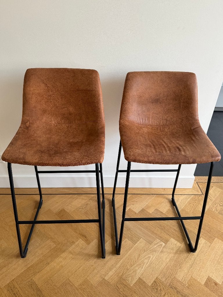 2 cognac barkrukken / bar stools – vegan leather – €70, Huis en Inrichting, Ophalen, Gebruikt, 60 tot 90 cm, Leer