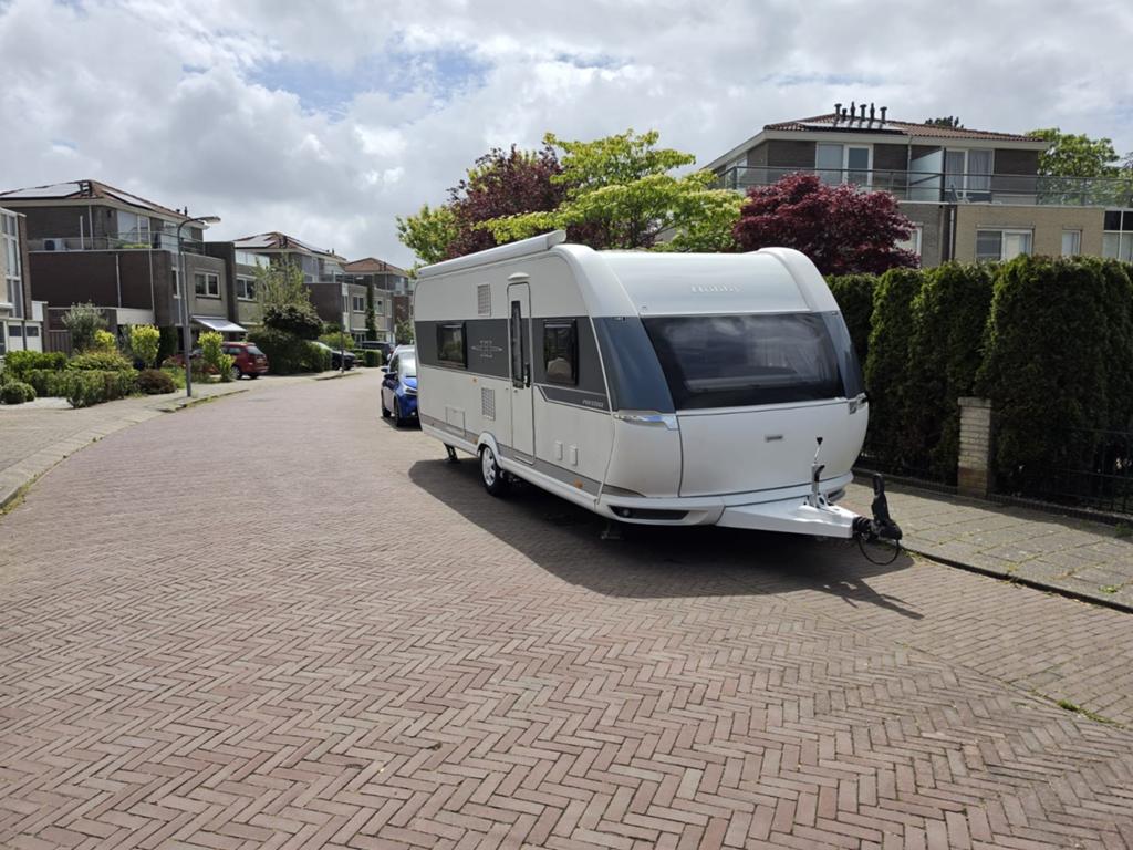Hobby 5.60 WFU, Caravans en Kamperen, Caravans, Rondzit, Hobby, Frans bed, 7 tot 8 meter
