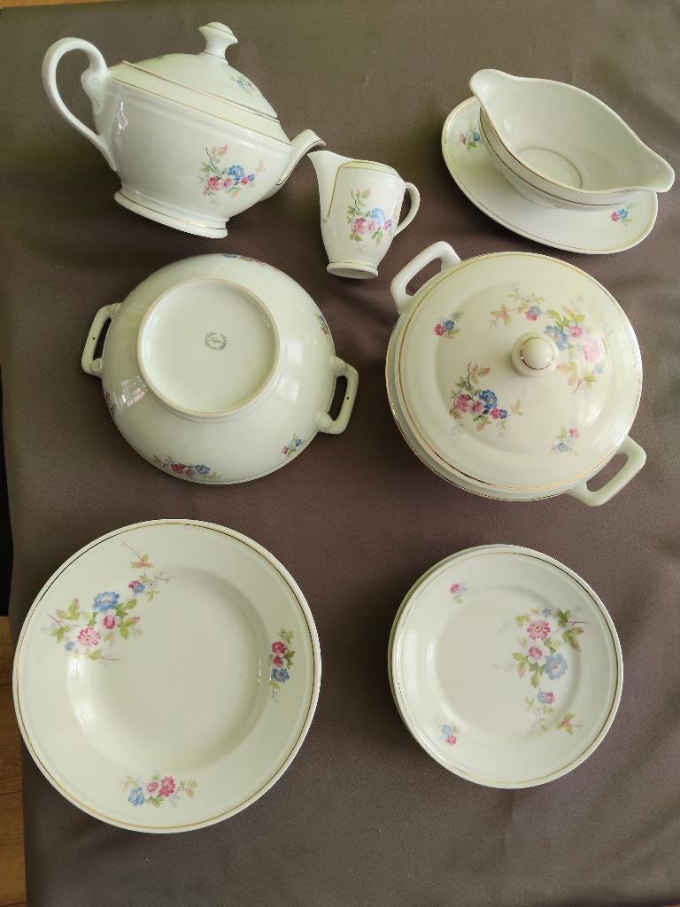 triptis servies roodblauwe bloemetjes gouden randje, Ophalen of Verzenden