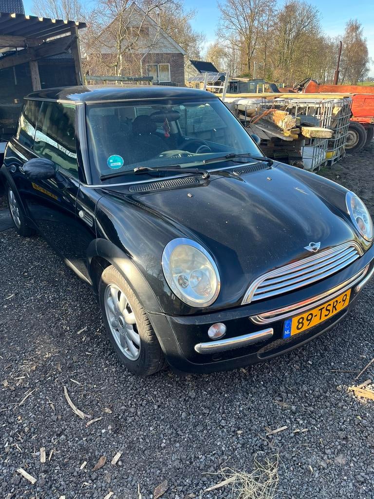 Te koop mini cooper r50, Auto's, Voorwielaandrijving, Stof, Zwart, 4 cilinders