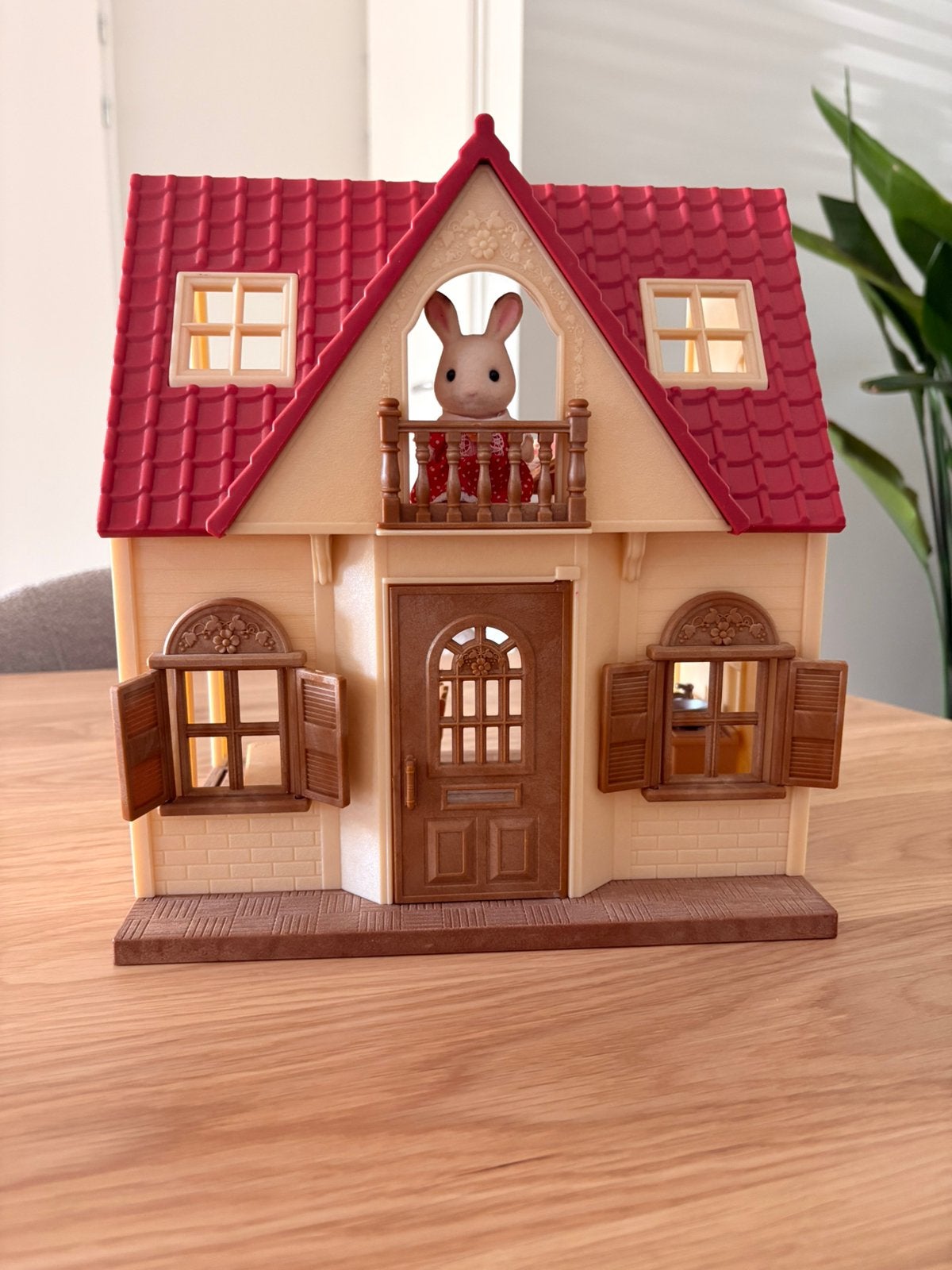 Sylvanian Families starterhuis met meubeltjes en poppetje, Ophalen, Zo goed als nieuw