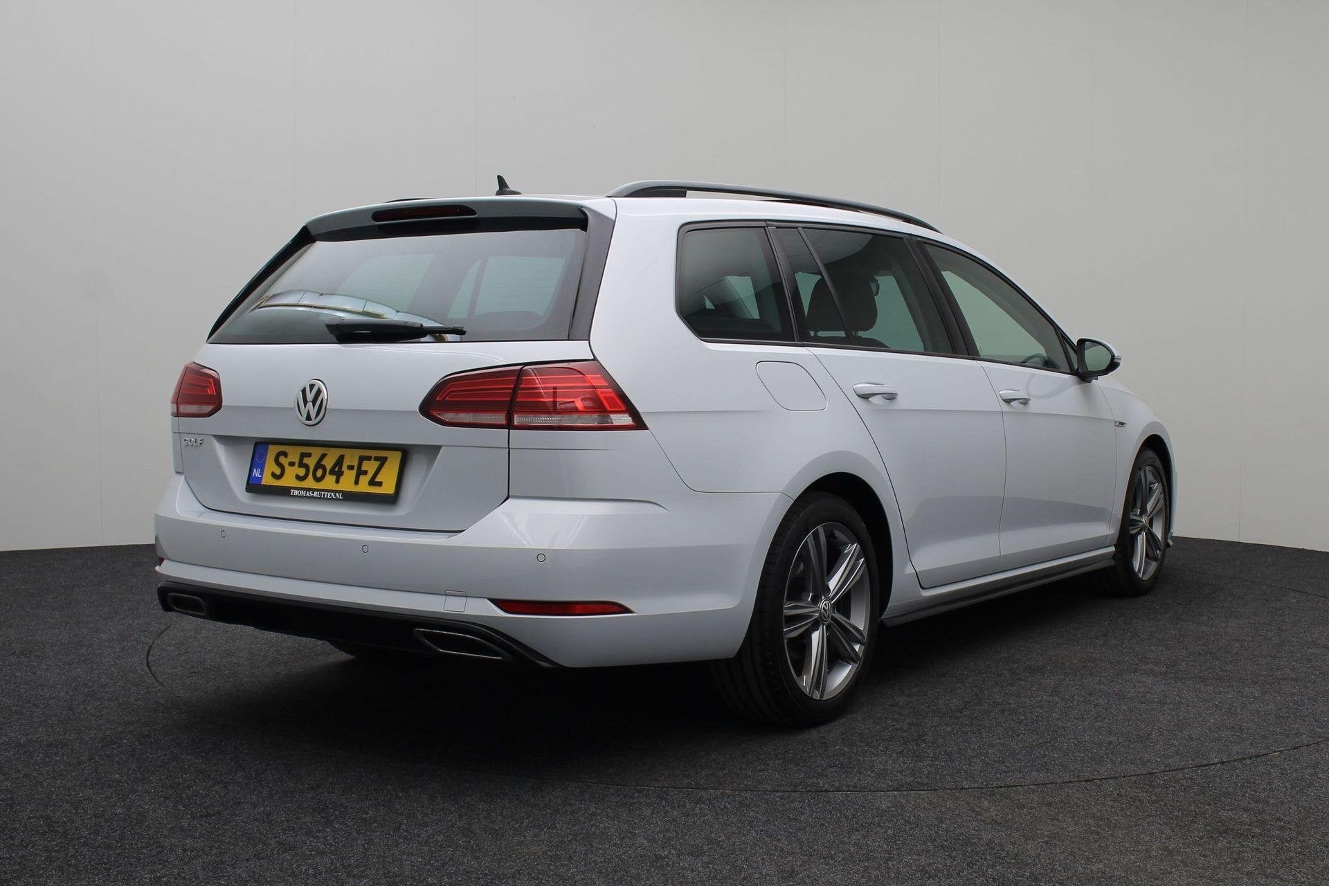 Volkswagen Golf Variant 1.5 TSI Highline Business R-Line 201, 4 cilinders, 150 pk, Wit, 690 kg