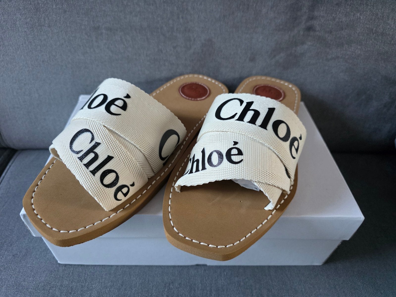 ACTIE!! Chloé Woody Slippers Beige (hermes,Celine,prada), Kleding | Dames, Slippers, Beige, Chloé, Nieuw