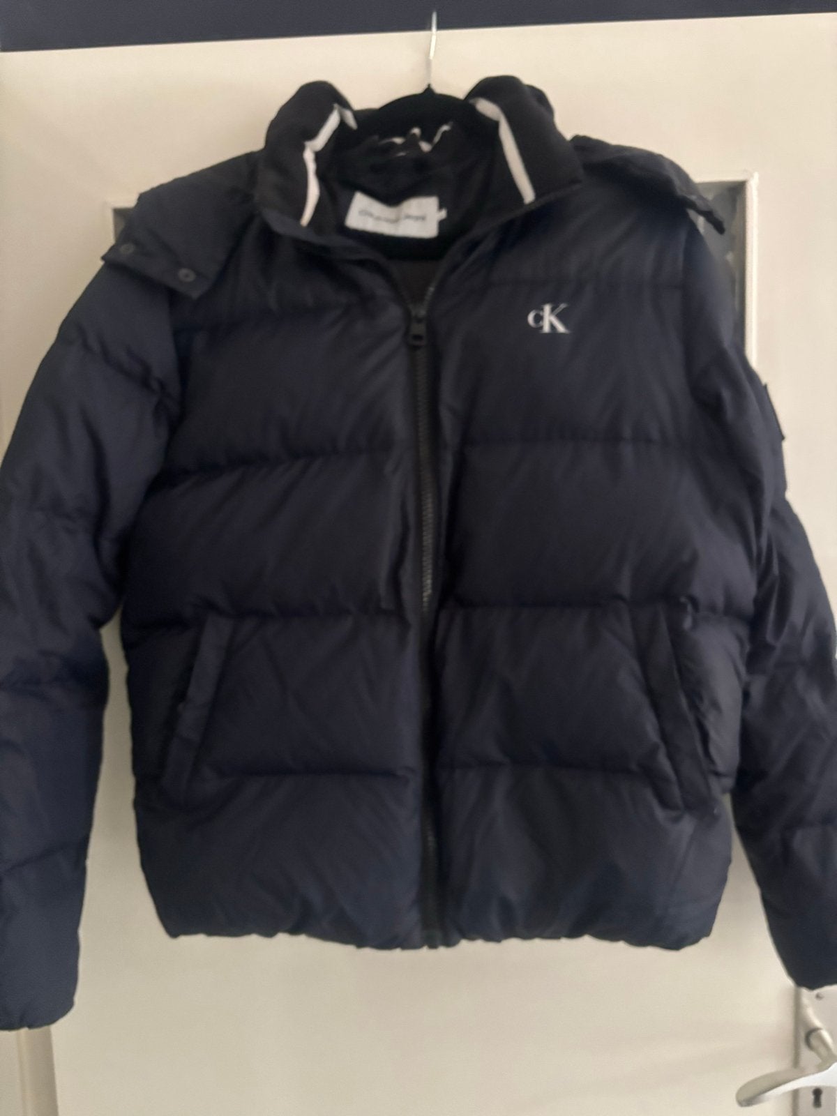 Calvin Klein Jeans Puffer Jacket - Donkerblauw, Ophalen of Verzenden, Gedragen, Maat 38/40 (M), Blauw