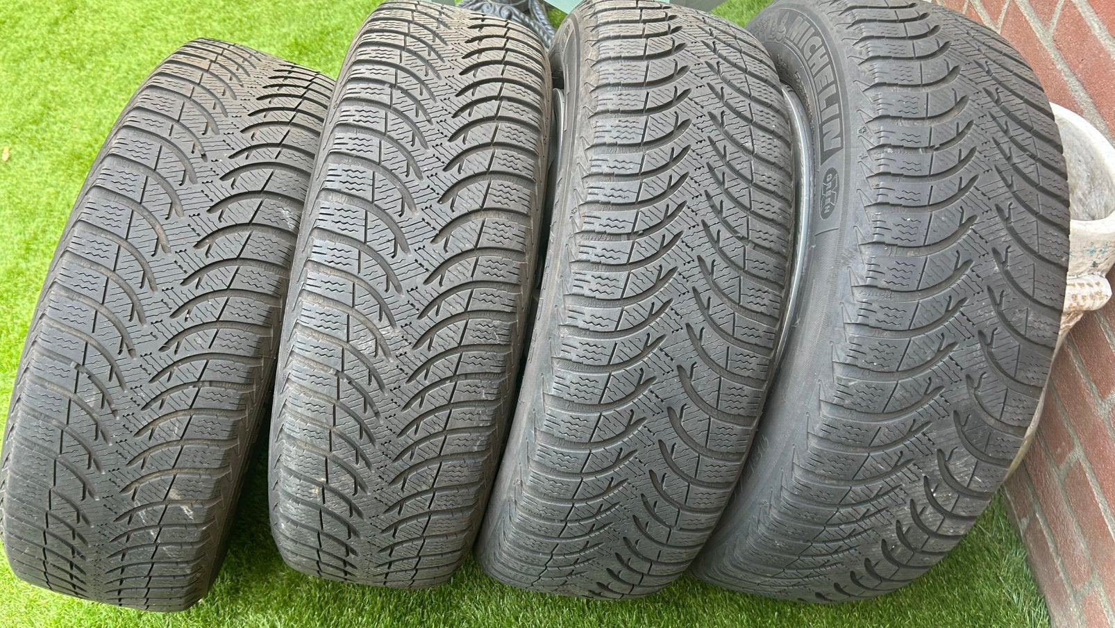 Set winterbanden op velg Kia Rio, Auto-onderdelen, Banden en Velgen, Ophalen, Gebruikt, 15 inch, Banden en Velgen