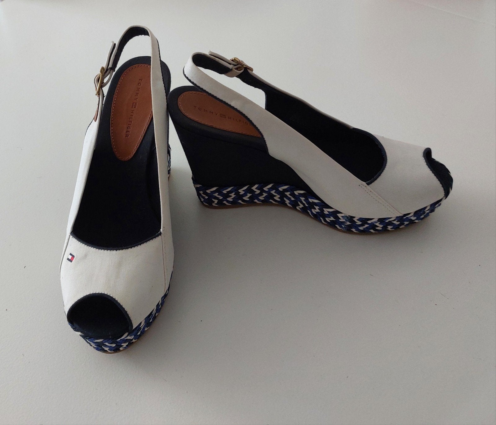 Tommy Hilfiger espadrille wit/blauw, maat 39, nooit gedragen, Kleding | Dames, Schoenen, Nieuw, Ophalen of Verzenden, Espadrilles of Moccasins