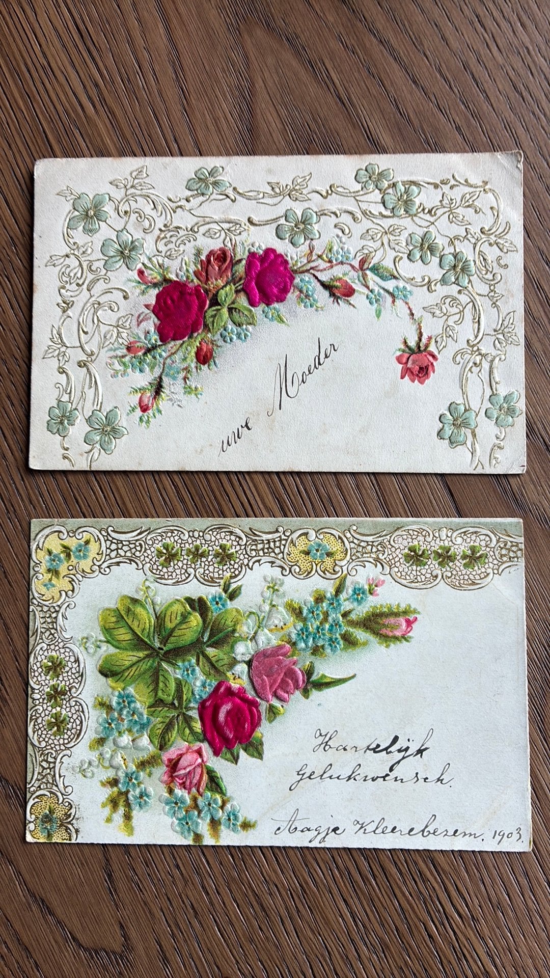 2 reliefkaarten. Satijnen roosjes, klaver. 1905, Ophalen of Verzenden, Voor 1920