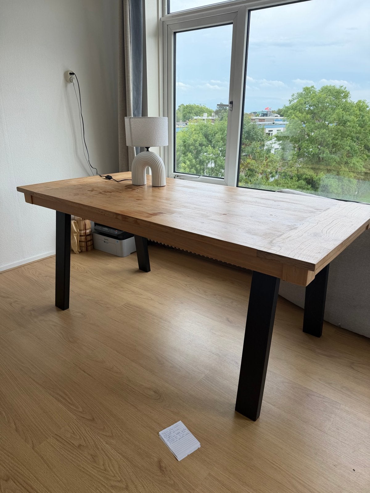 Robuuste eettafel met houten blad en zwarte poten, Gebruikt, 150 tot 200 cm, Vier personen, Rechthoekig