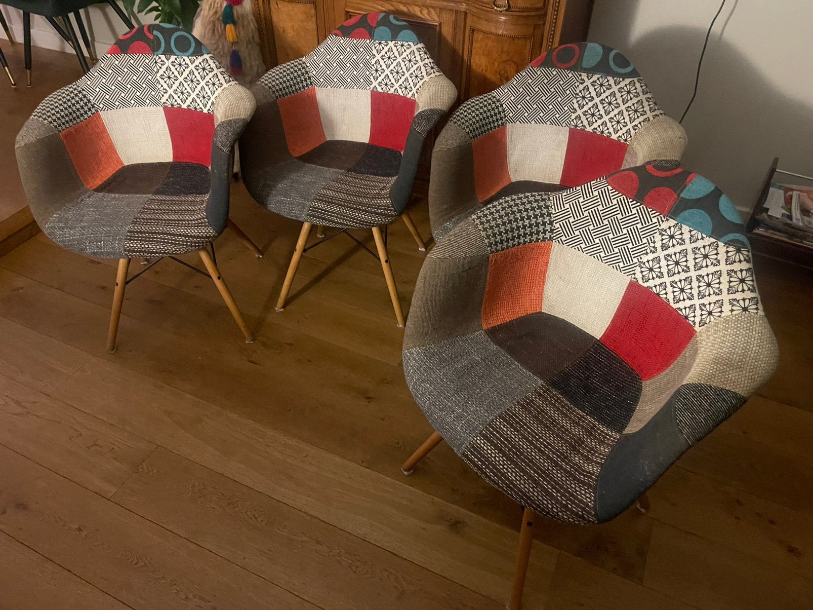 4 patchwork eetkamer stoelen in vrolijke kleuren, Ophalen, Overige kleuren, Zo goed als nieuw, Vier