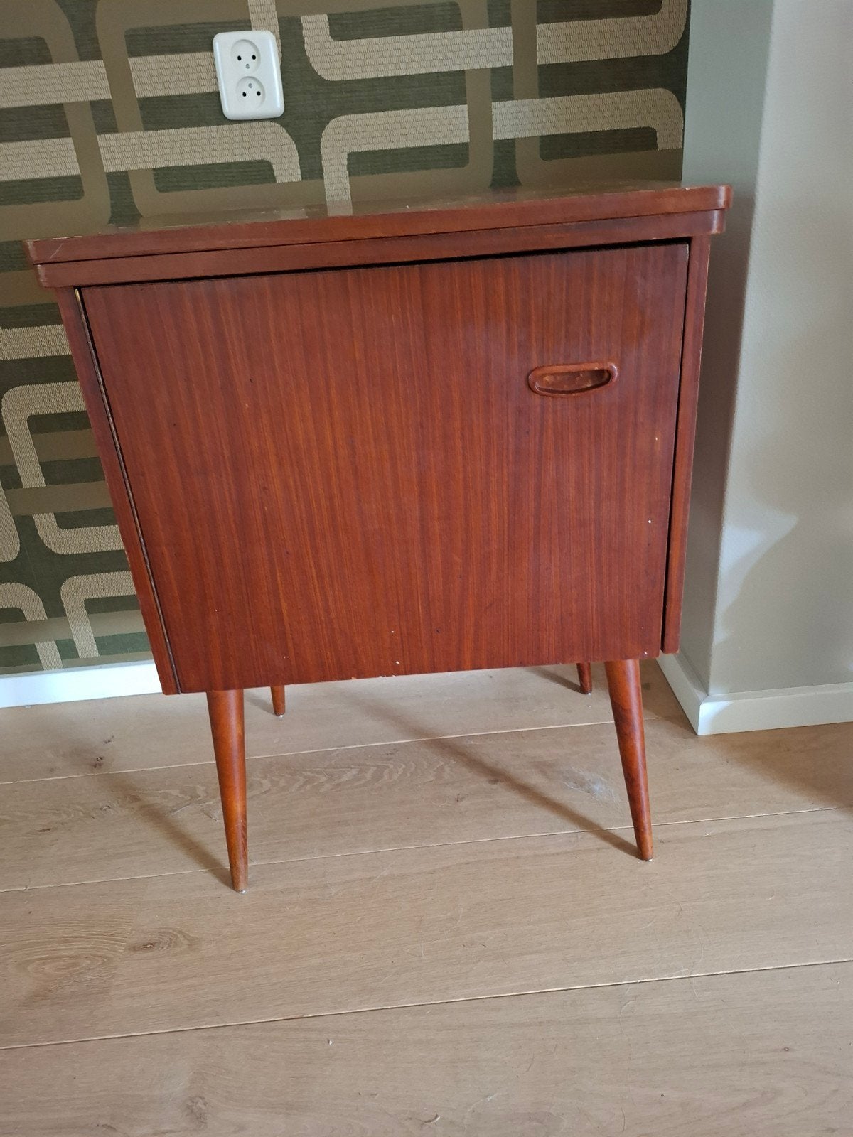 Vintage jaren 60 naaikastje met originele naaimachine, teak, Ophalen