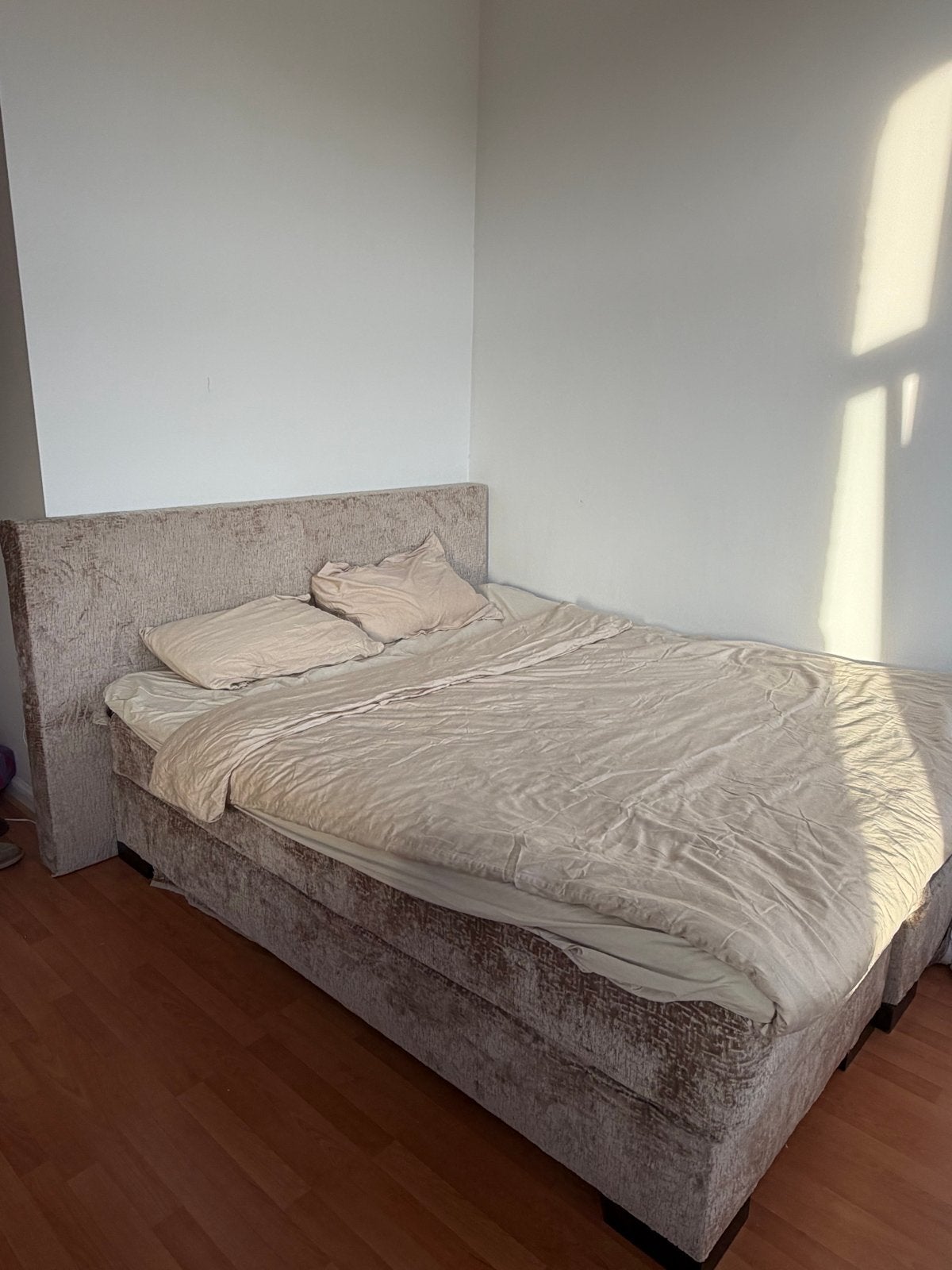 Tweepersoons boxspring bed - Zo goed als nieuw, Beige, Tweepersoons, Ophalen of Verzenden, Zo goed als nieuw