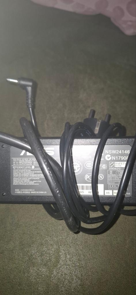 ASUS laptop adapter - Universeel, Ophalen of Verzenden, Gebruikt, ASUS