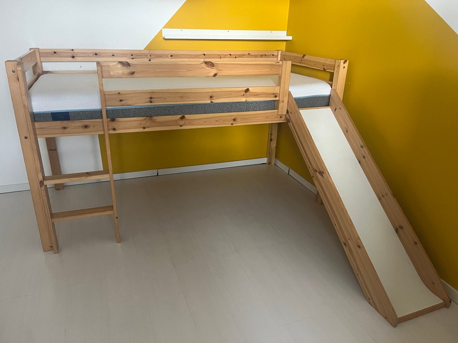 Halfhoogslaper met glijbaan - minimale gebruikssporen, Ophalen, Eenpersoons, Zo goed als nieuw, Overige maten