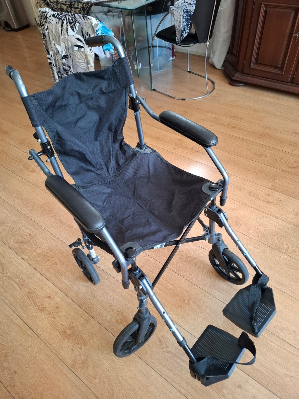 LICHT GEWICHT INKLAPBARE DUW ROLSTOEL, Diversen, Rolstoelen, Ophalen, Duwrolstoel