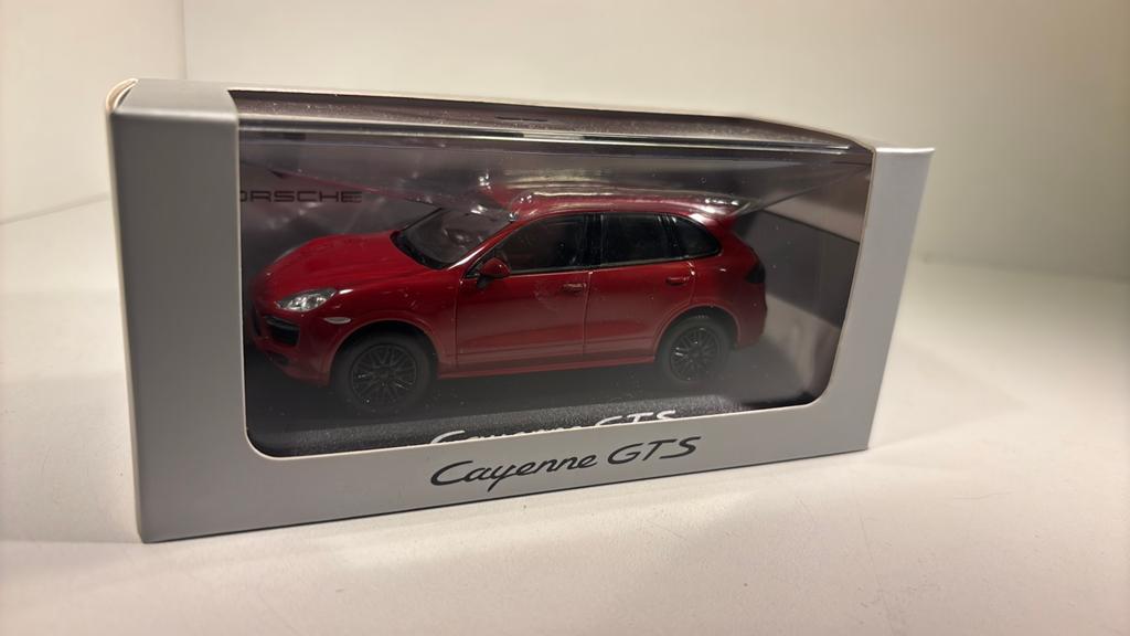 Porsche cayenne gts red minichamps 1.43, Auto, Ophalen of Verzenden, MiniChamps, A