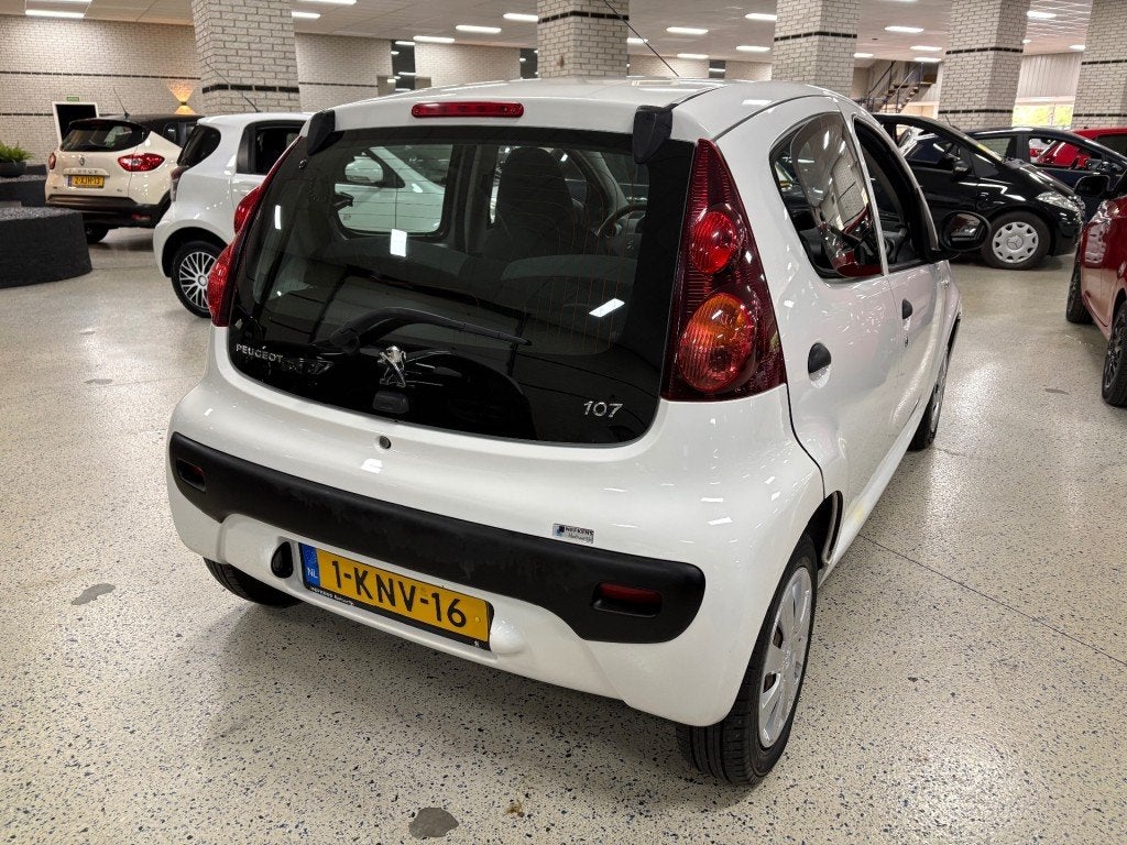 Foto 5 van Peugeot 107 1.0 Airco 5 Deurs apk 7-27 NL auto NAP