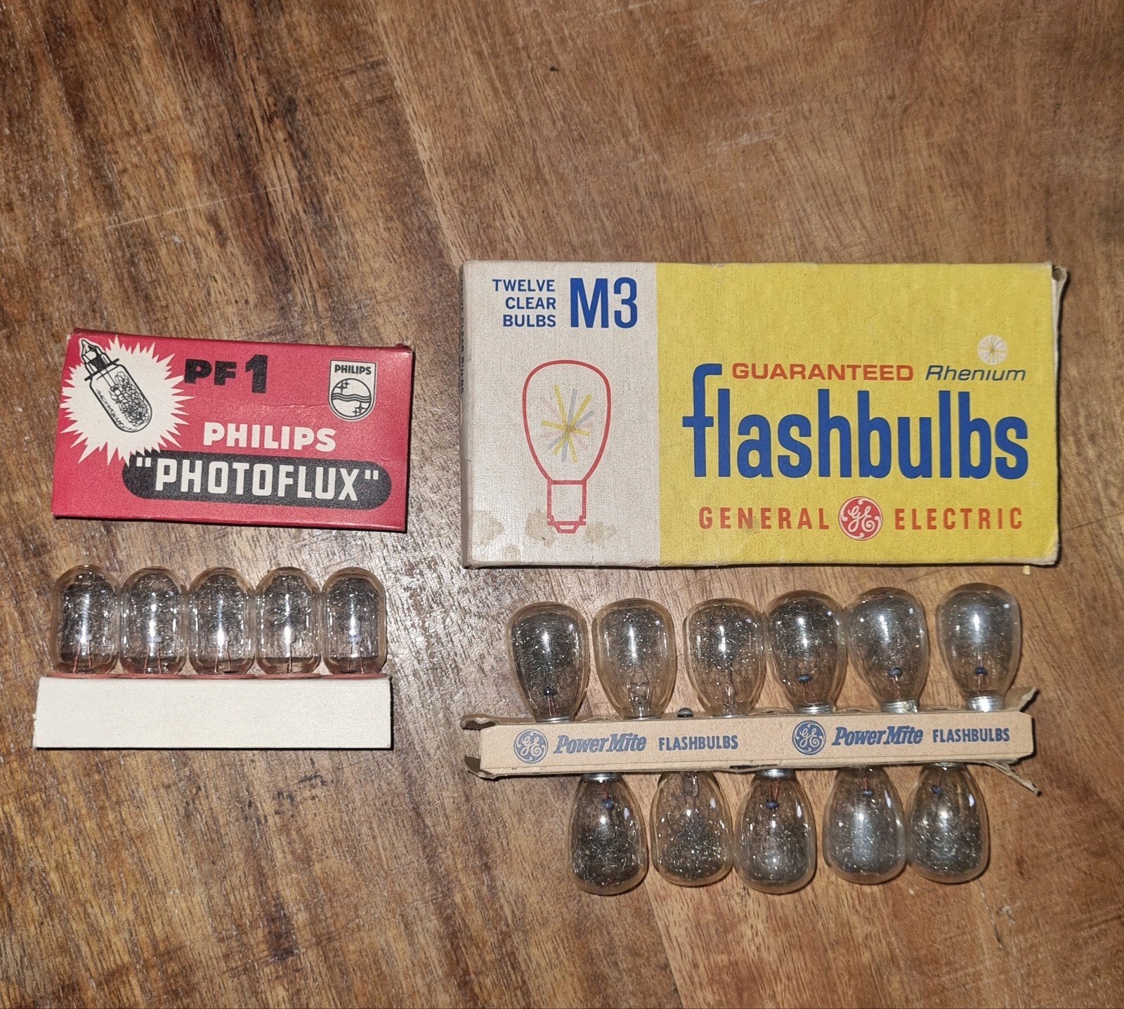 Vintage wegwerp-flitslampjes Philips GE voor analoge camera., Ophalen of Verzenden