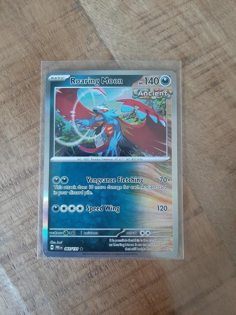 Roaring Moon #65, Reverse Holo, Pokemon Prismatic Evolutions, Ophalen of Verzenden, Nieuw, Losse kaart