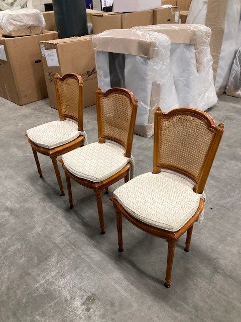 3 eetkamerstoelen rotan Louis XVI zitkussens SAMEN €100, Ophalen of Verzenden