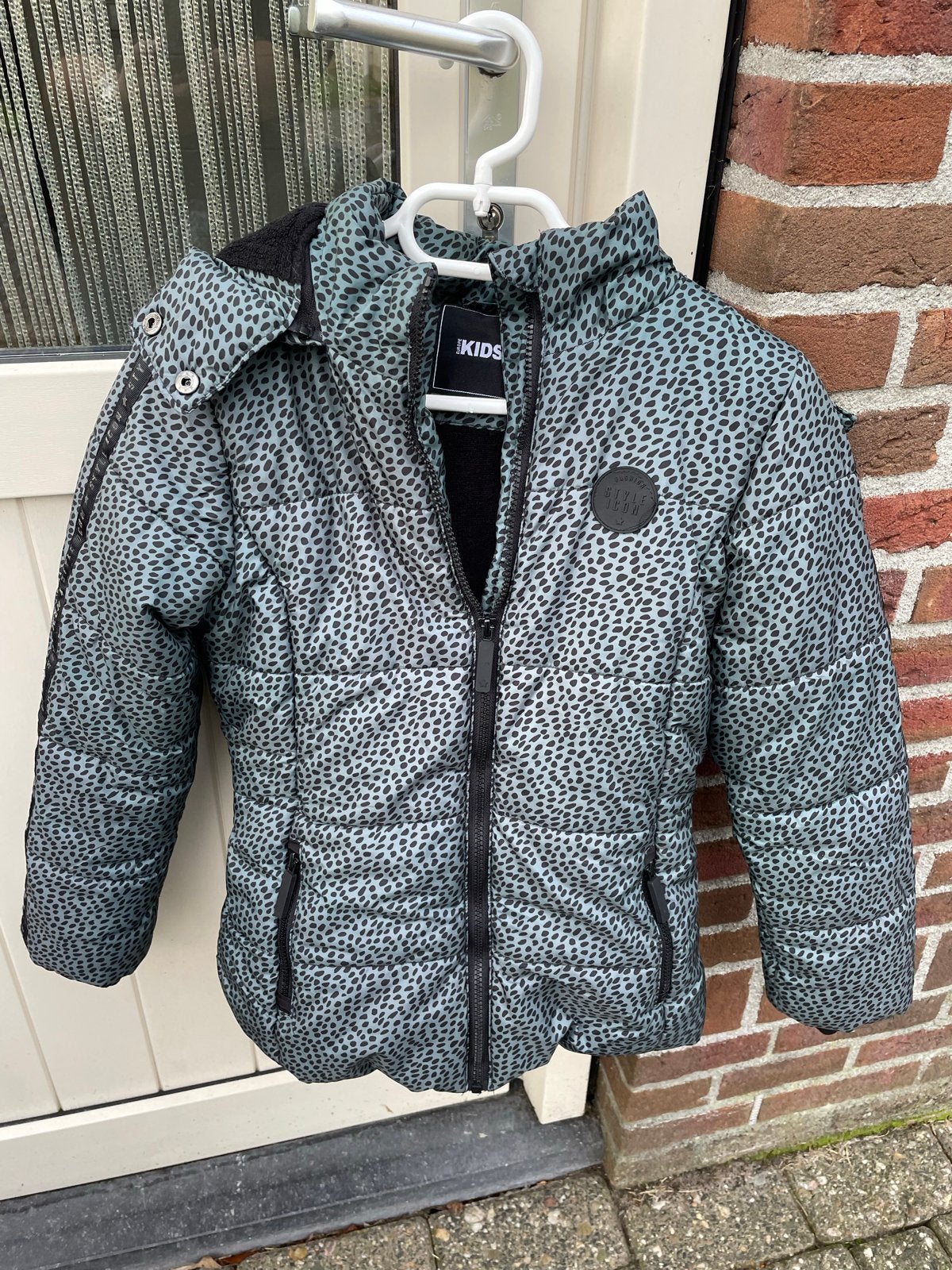 Zgan Leuke winterjas Ter stal voor kinderen, maat 146/152, Ophalen of Verzenden, Gebruikt, Jongen of Meisje, Jas
