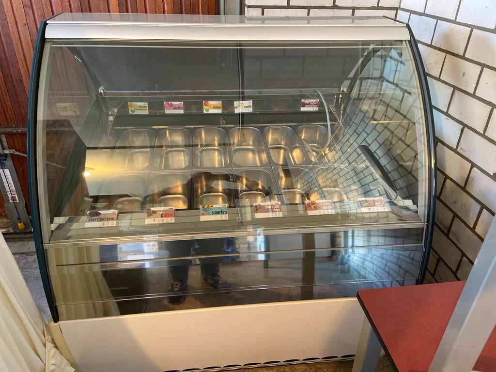 Orion 12 baks ijsvitrine - Perfect voor Horeca, Ophalen, Gebruikt, Koelen en Vriezen