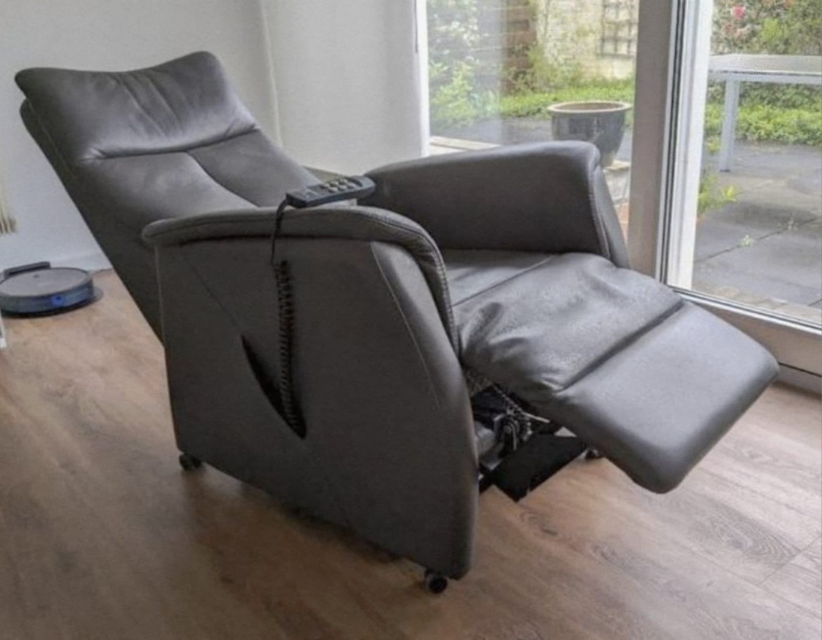 nette STA OP STOEL van PROMINENT met RELAX half jaar oud !, Huis en Inrichting, Fauteuils, Ophalen, Zo goed als nieuw, Leer, Senioren