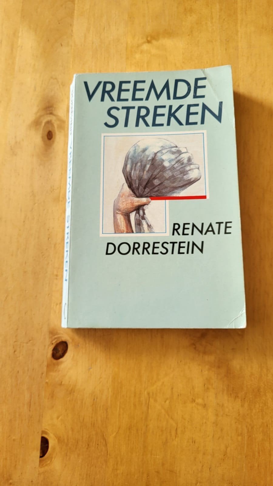 Vreemde Streken - Renate Dorrestein (Boek), Gelezen, Renate Dorrestein, Ophalen of Verzenden, Nederland