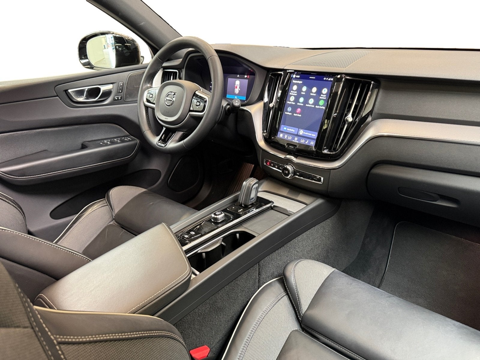 Volvo XC60 2.0 T6 Plug-in hybrid AWD R-Design I Panoramadak, Auto's, Volvo, Gebruikt, 4 cilinders, 1969 cc, Leder