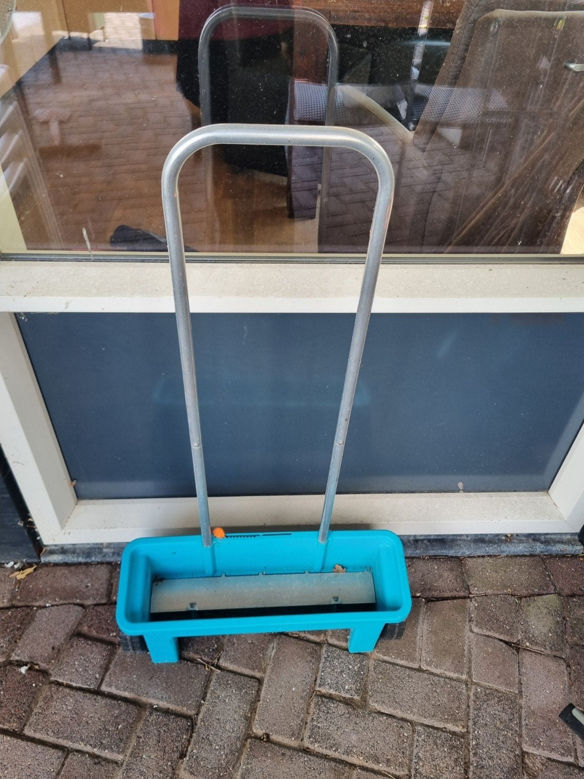Gardena strooiwagen, Ophalen
