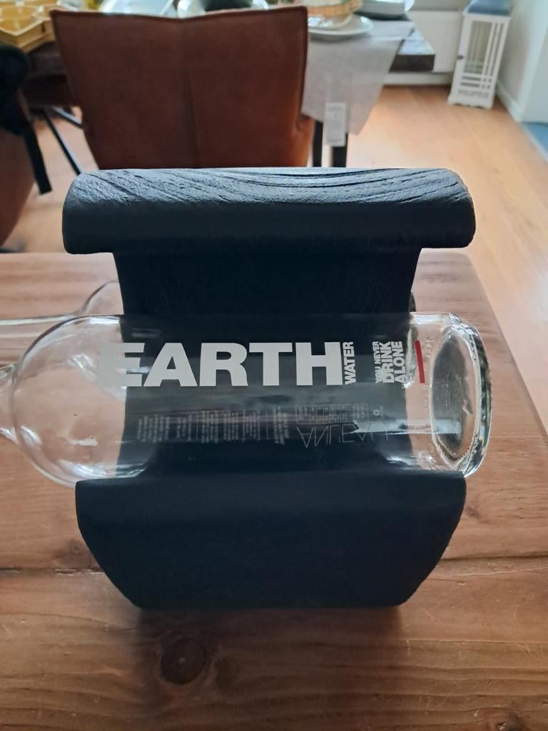 Te koop 2 flessen in houder, Ophalen
