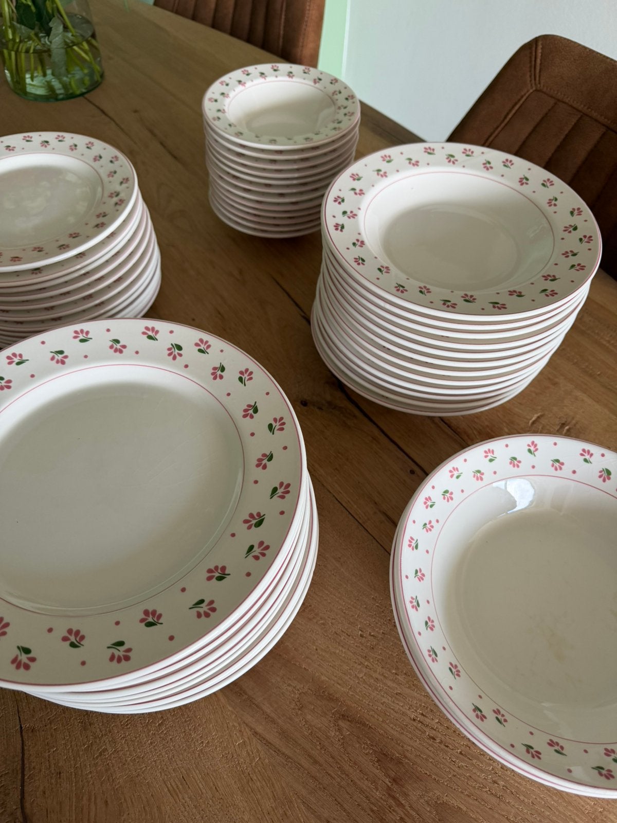 12-delig roze gebloemd servies, Ophalen, Gebruikt, Landelijk/Boerenbont, Aardewerk
