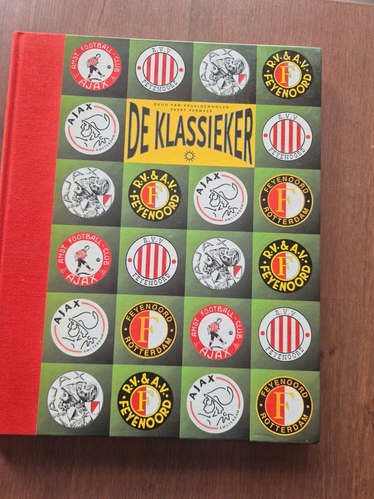De Klassieker: Ajax - Feyenoord Voetbalboek, Ophalen of Verzenden, Zo goed als nieuw, Ruud van Vrijaldenhoven, Balsport
