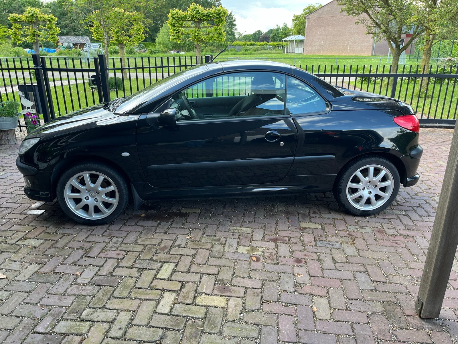 Peugeot 206 1.6 16V CC 2003 Zwart, Auto's, Peugeot, Voorwielaandrijving, Stof, Zwart, 4 cilinders