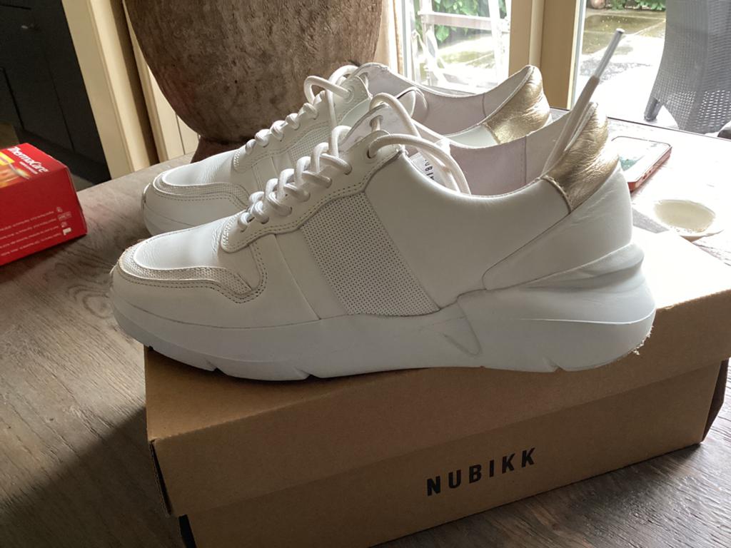 Nubikk als nieuw!, Ophalen of Verzenden, Zo goed als nieuw, Wit, Sneakers of Gympen