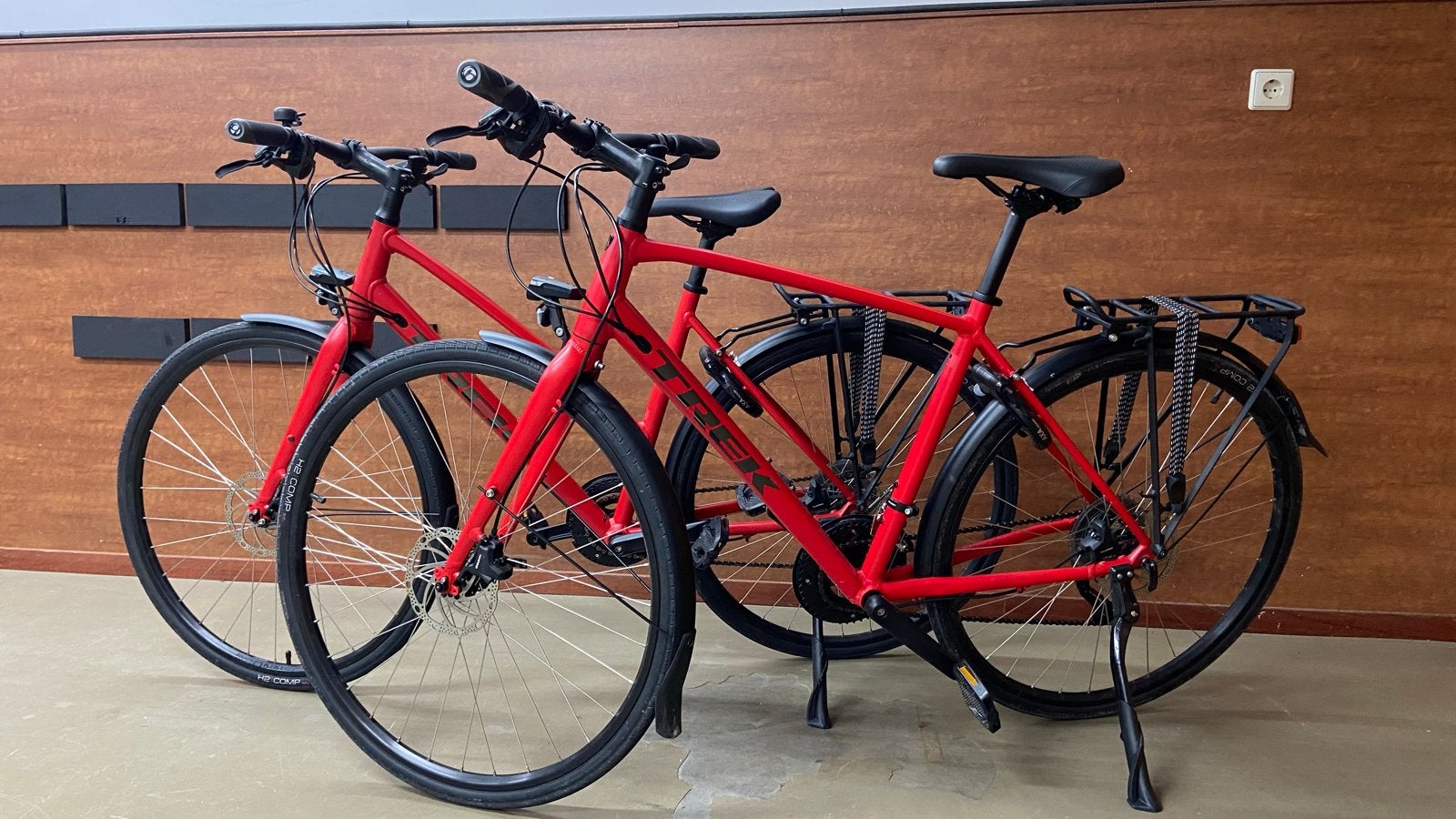 Trek FX 2 - 2 fietsen dame/heer. ideaal voor op camper., Versnellingen, Zo goed als nieuw, Schijfrem, 53 tot 57 cm