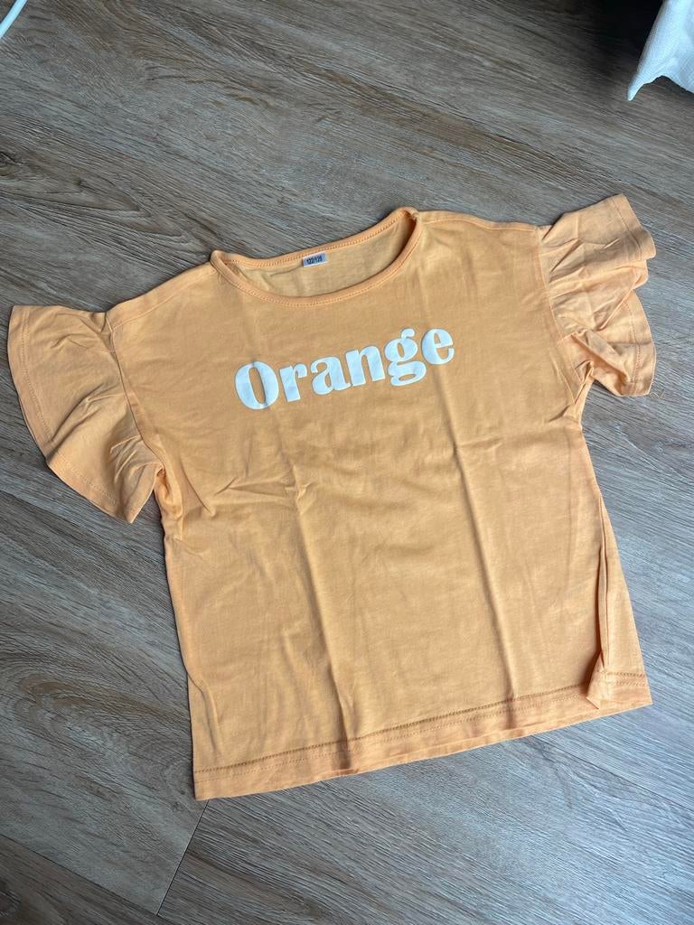 Oranje Koningsdag T-shirt met ruches - Maat 122/128, Ophalen of Verzenden, Zo goed als nieuw, Jongen of Meisje, Shirt of Longsleeve