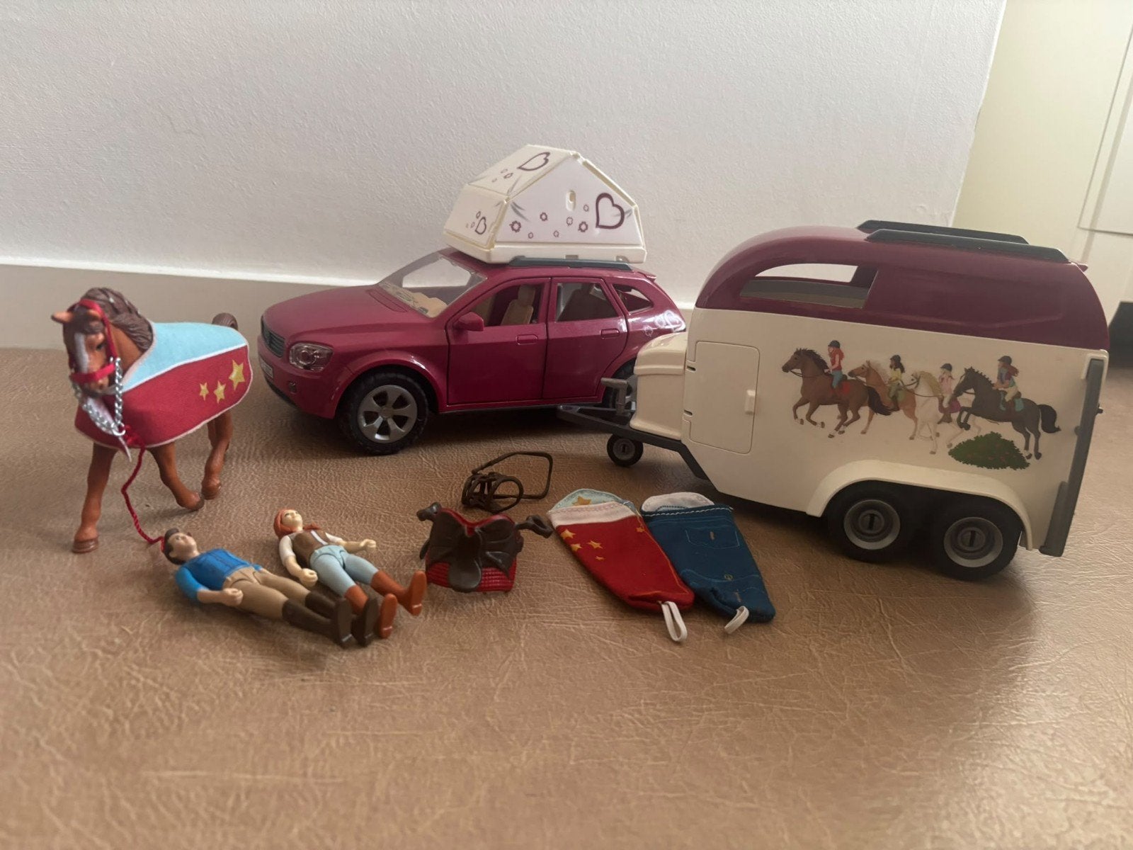 Schleich verzameling Auto + Trailer, woonwagen en paarden, Ophalen, Zo goed als nieuw, Jongen of Meisje