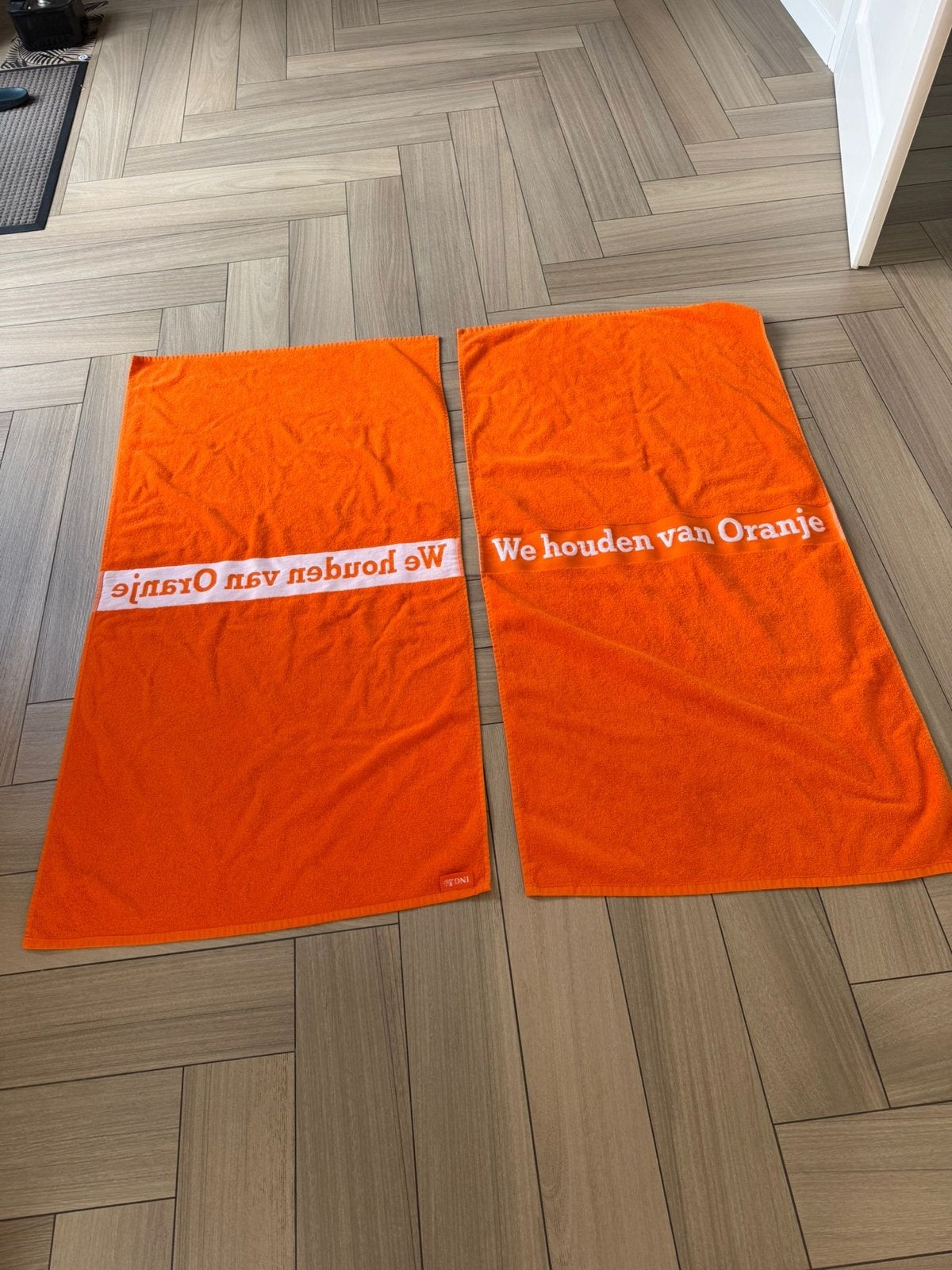 2x oranje handdoeken, Ophalen of Verzenden, Zo goed als nieuw