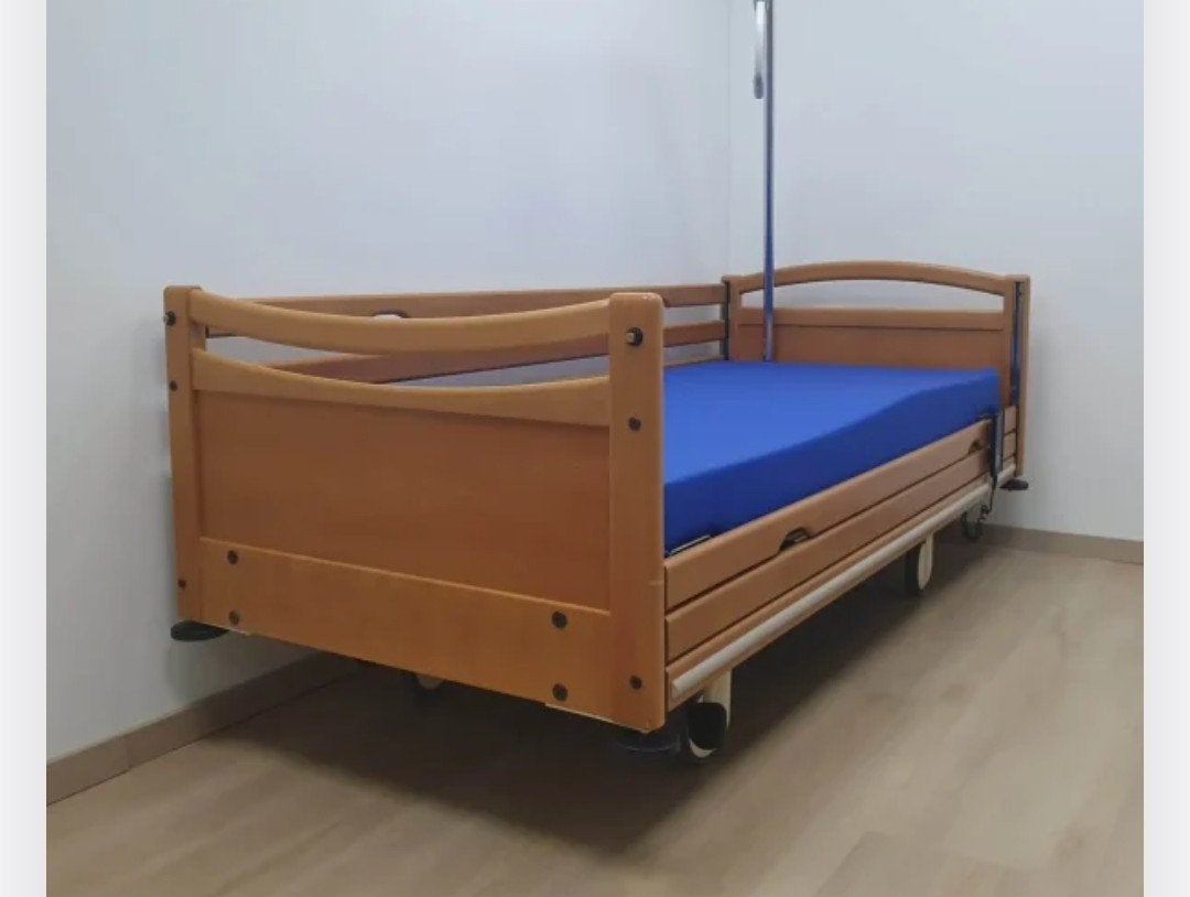 Verstelbaar ziekenhuisbed zonder matras, Huis en Inrichting, Slaapkamer | Bedden, Gebruikt, Eenpersoons, 90 cm, 200 cm, Hout, Bruin