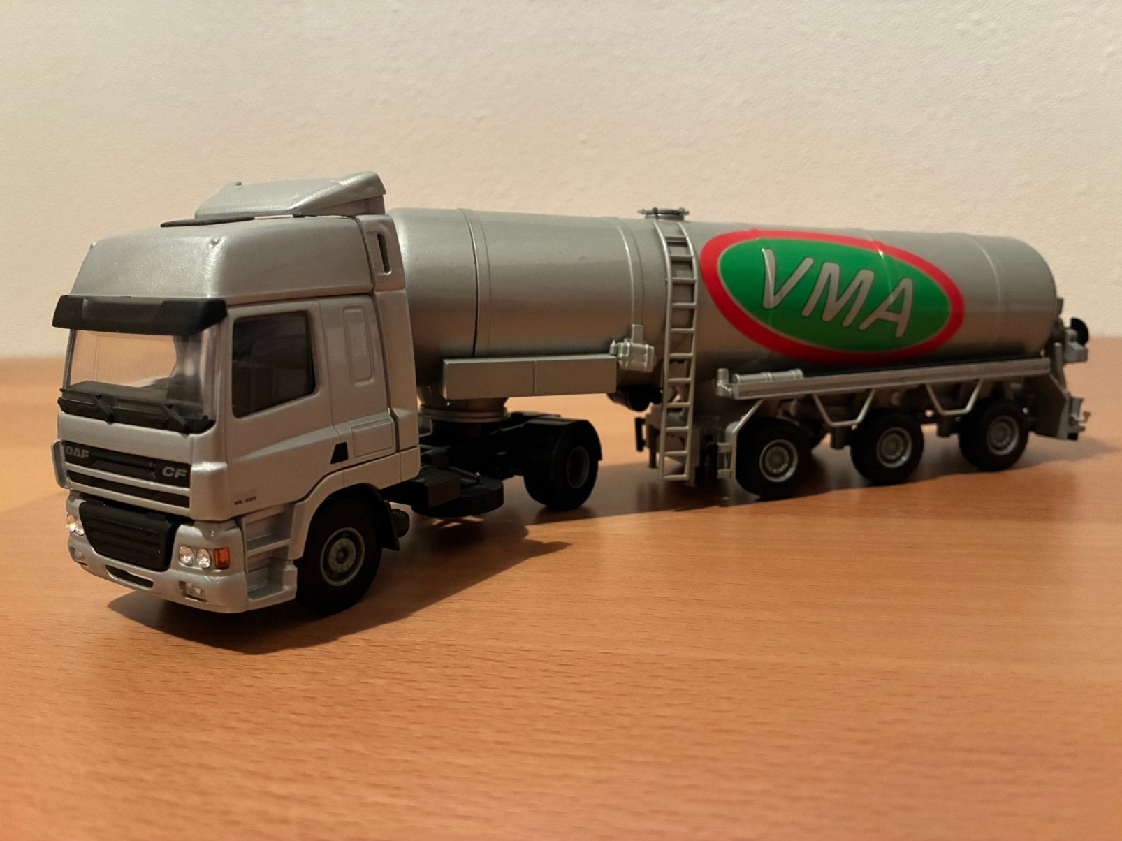 Lion Toys DAF CF Space Cab met 3-assige mestoplegger VMA, Ophalen of Verzenden, Zo goed als nieuw, Bus of Vrachtwagen, Lion Toys