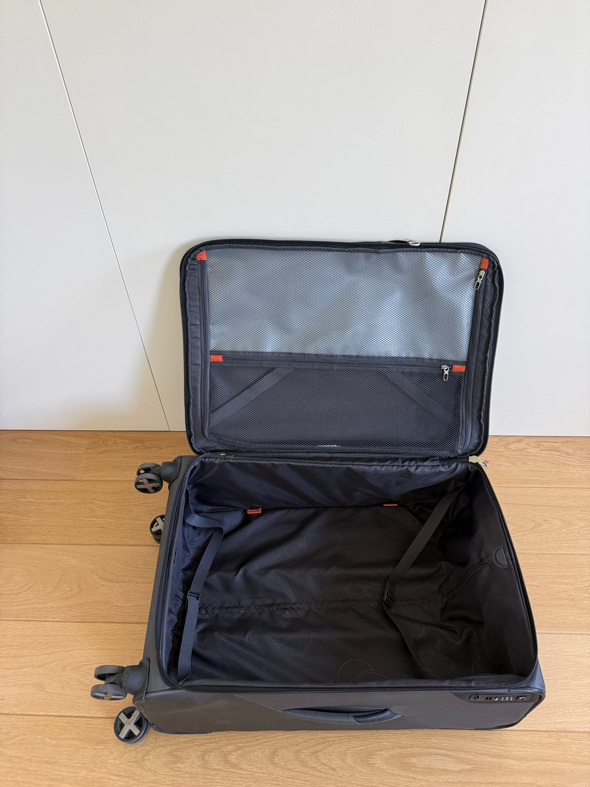 Samsonite koffer, zwart, met 4 wielen en slot, Ophalen, Gebruikt, 45 tot 55 cm, Slot