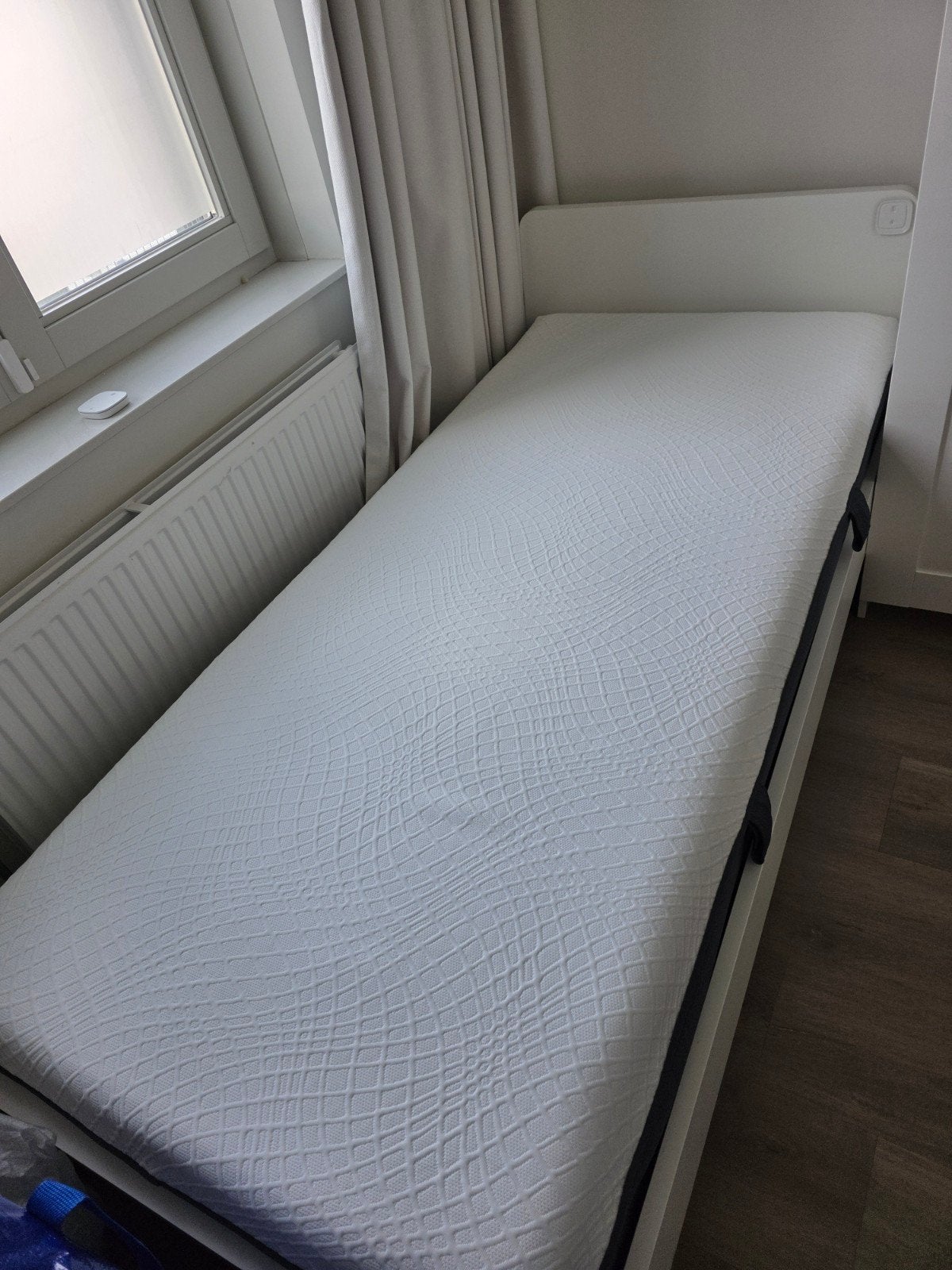 IKEA Eenpersoonsbed met matras - Rookvrij & Huisdiervrij, Huis en Inrichting, Slaapkamer | Bedden, Ophalen, Gebruikt, 90 cm, Eenpersoons