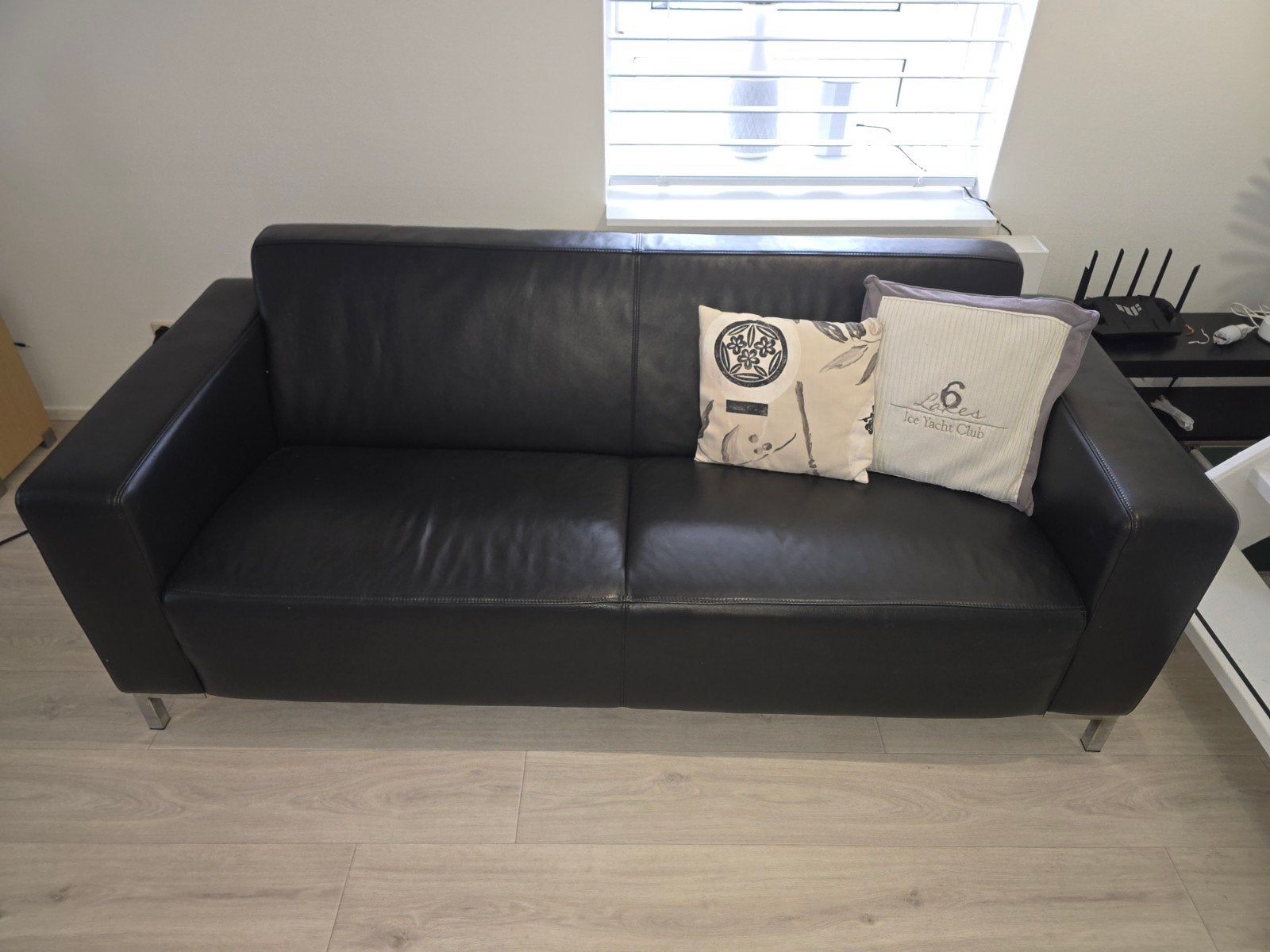 Montel 2,5 zitsbank limited edition M25, Ophalen, Zo goed als nieuw, Vierpersoons of meer, Leer