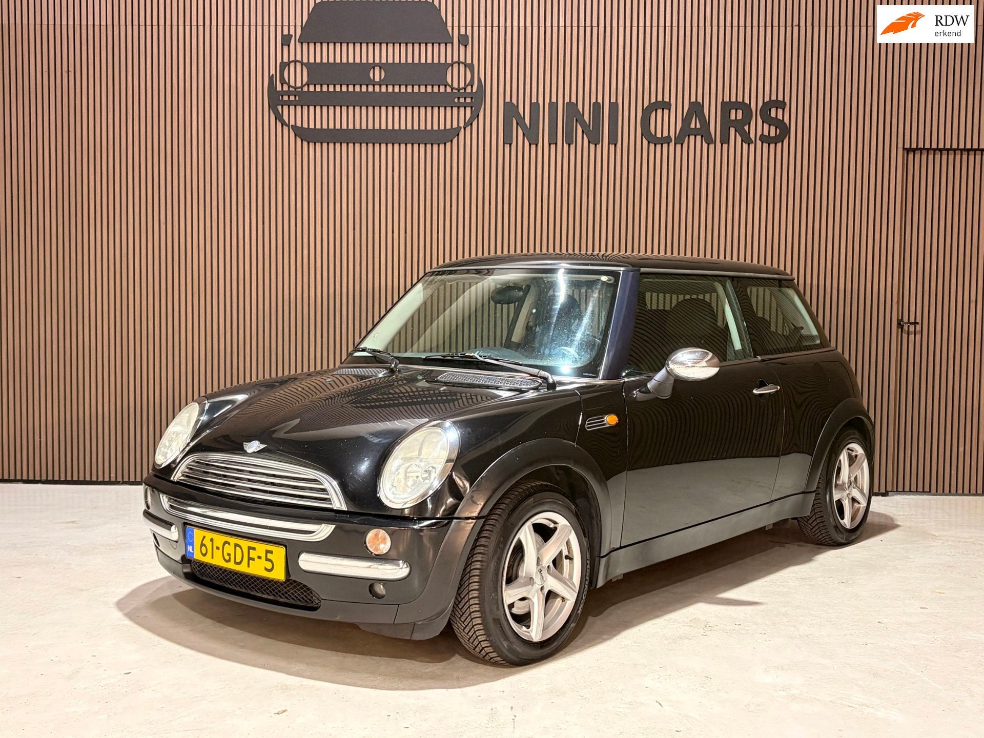 Mini 3-Deurs 1.6 One Pepper airco radio nieuwe koppeling, Auto's, Voorwielaandrijving, Dealer onderhouden, Gebruikt, Zwart