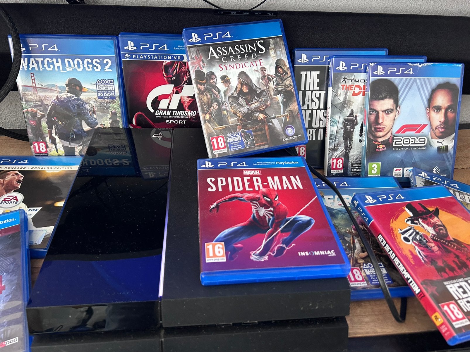 Ps4 incl controllers en oplaadstation en meerdere games, Ophalen, Zo goed als nieuw, Met 2 controllers, Original