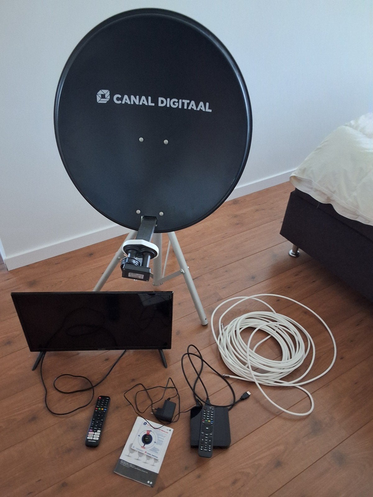 Canal Digitaal schotelset met TV en ontvanger, Ophalen of Verzenden, Zo goed als nieuw, (Schotel)antenne, Overige merken