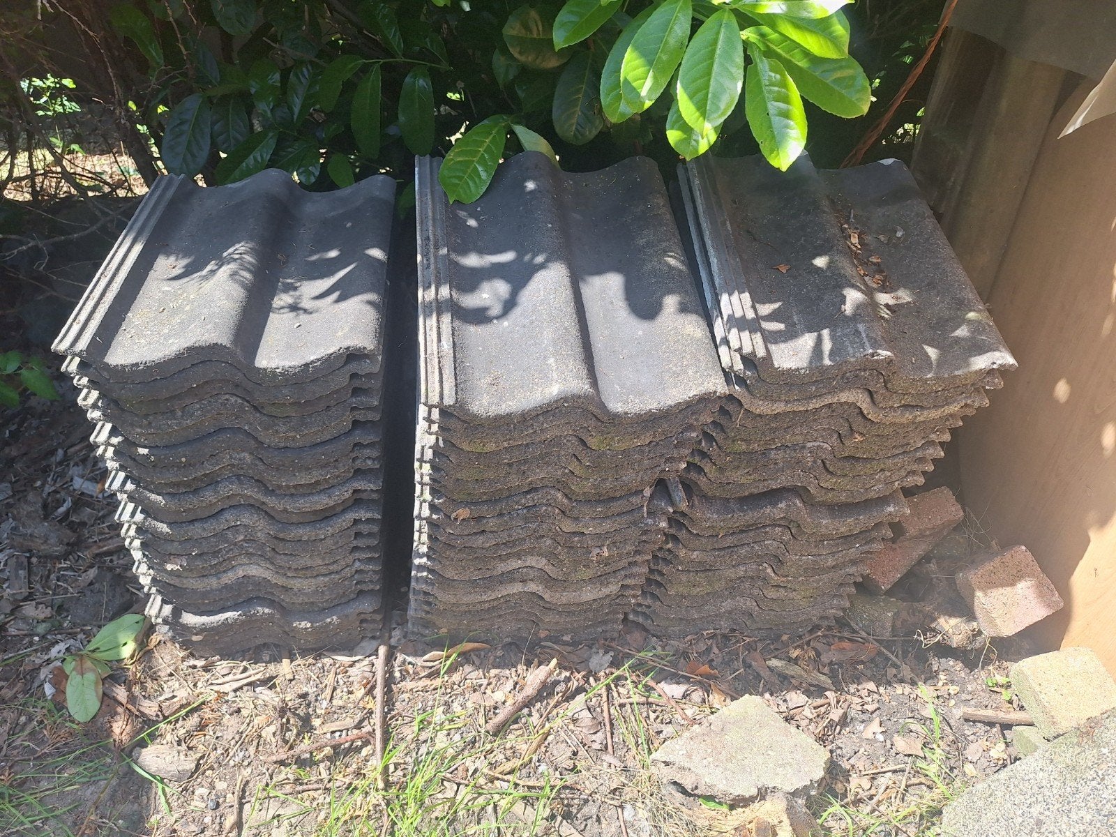 Betonpannen sneldekkers ca 200 stuks gratis af te halen, Doe-het-zelf en Verbouw, Dakpannen en Dakbedekking, Ophalen