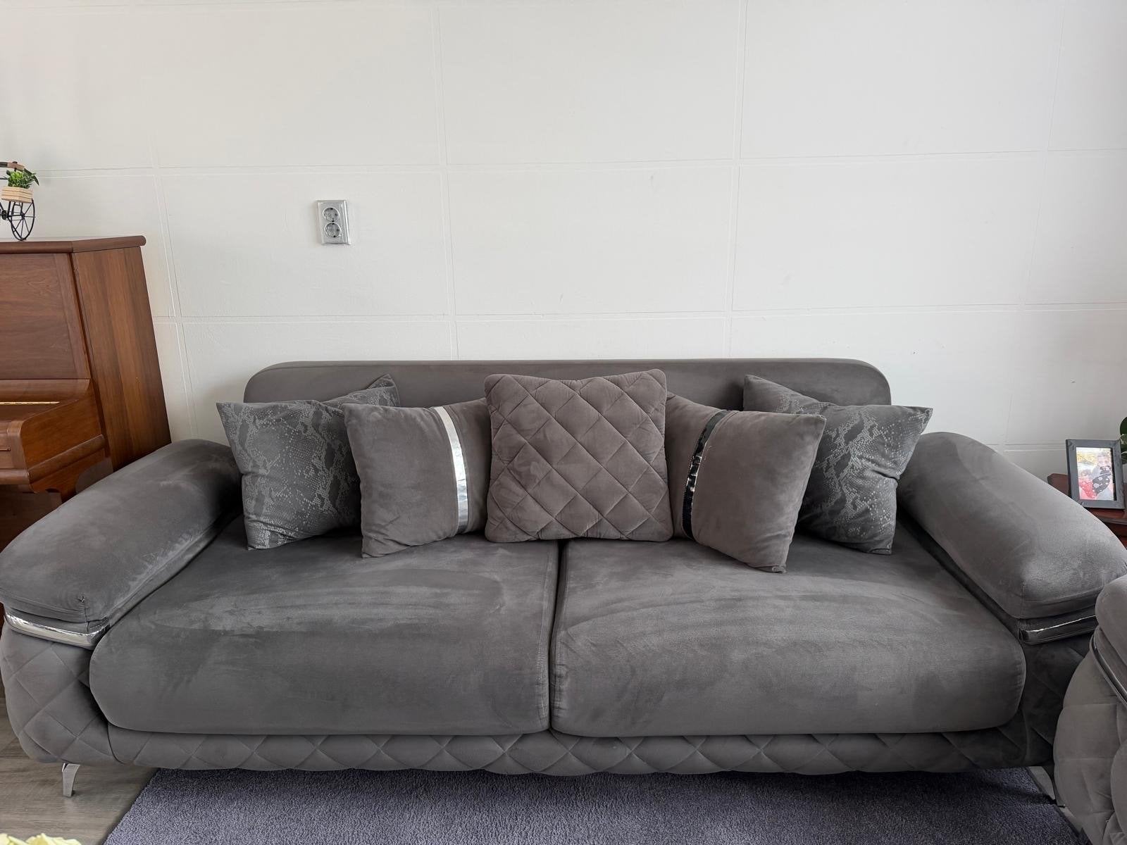 Luxe Grijze Bankstel met Bijpassende Stoelen en Eettafel, Ophalen, 250 tot 300 cm, 75 tot 100 cm, Zo goed als nieuw