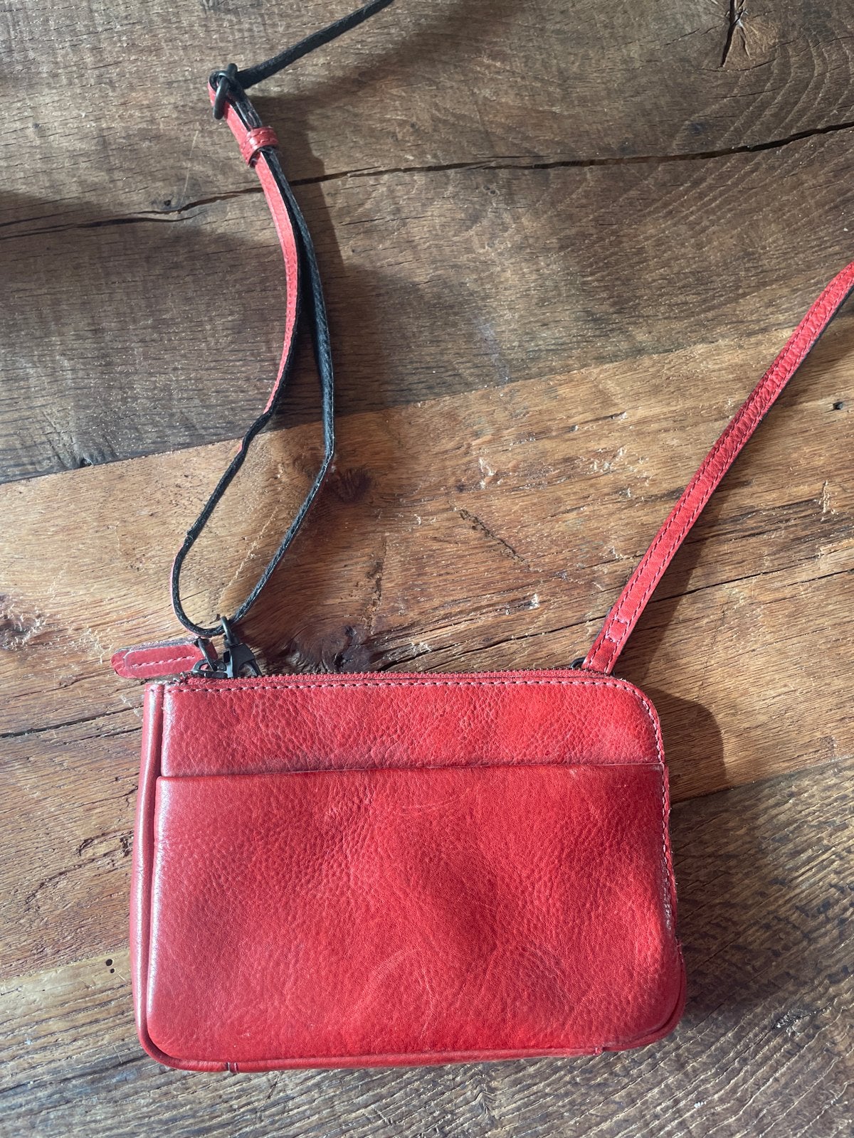 Rood leren schoudertasje van Genicci, Sieraden, Tassen en Uiterlijk, Tassen | Damestassen, Ophalen of Verzenden, Zo goed als nieuw